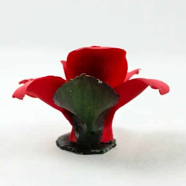 Napolson Metal Rose Figurine Red Flower Green Leaf Decor