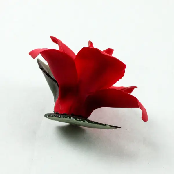 Napolson Metal Rose Figurine Red Flower Green Leaf Decor
