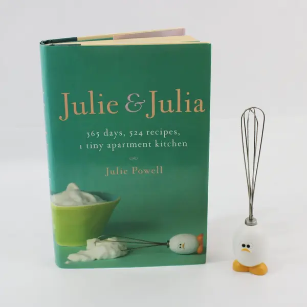 Julie & Julia by Julie Powell 2005 1st Edition Hardcover DJ Standing Bird Whisk 