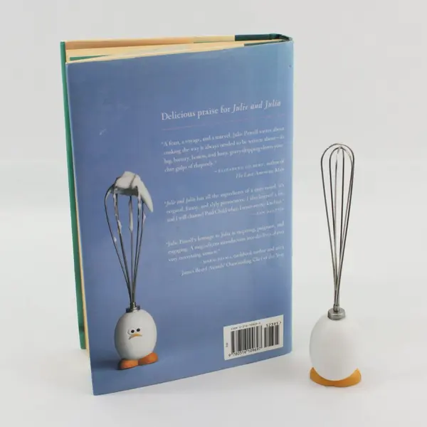 Julie & Julia by Julie Powell 2005 1st Edition Hardcover DJ Standing Bird Whisk 