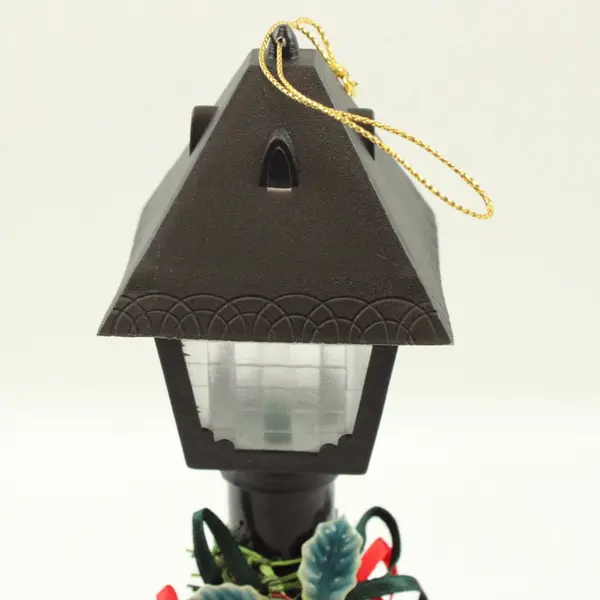 Christmas Lamp Post Tabletop Decoration Lantern Wreath 11.5in Black