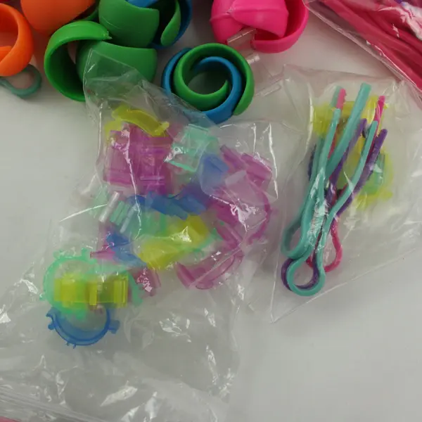 Thread Spool Huggers Bobbin Clips Sewing Holders Assorted Colors