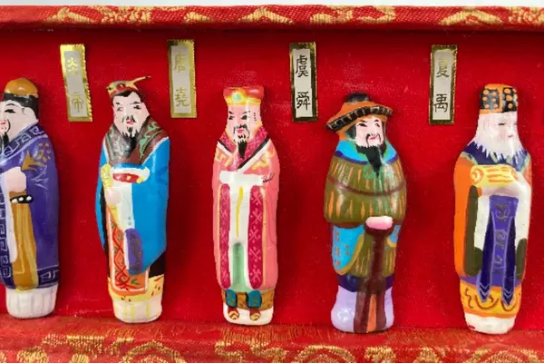 Vtg 20 Piece Hand Painted China Emperors And Kings Miniature Figurine Boxed Set