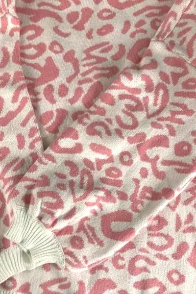 Vintage Women's XL Knit Sweater Pink White Animal Print Long Sleeves
