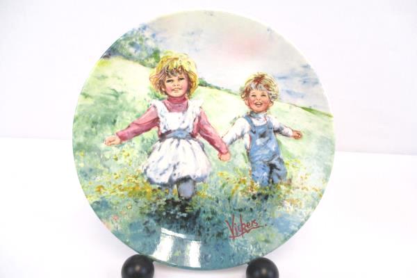 Mary Vickers Plates Playtime & Be My Friend Lot of 2 My Memories Series