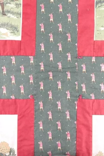 Vintage Golf Quilt 70"x54" Multicolored Pillow Pocket Pre-Owned Collectible