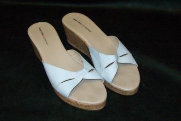 New York & Company Women's Wedges White and Tan Size 9