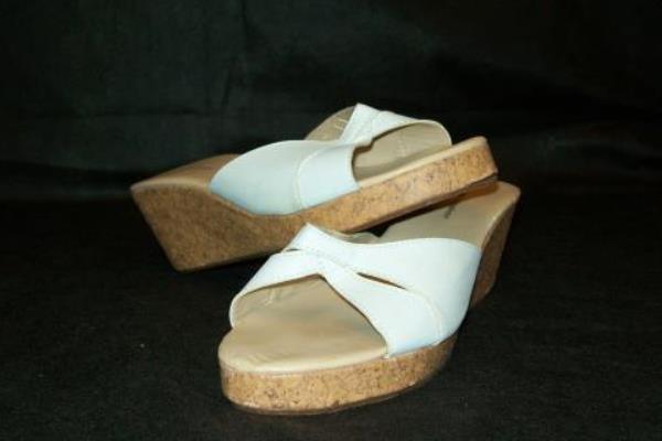 New York & Company Women's Wedges White and Tan Size 9