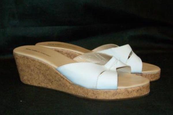 New York & Company Women's Wedges White and Tan Size 9