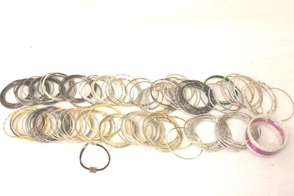 Huge Lot of 1.70 Lbs Of Bangle Bracelets Metal Silver Black Gold Amount 160