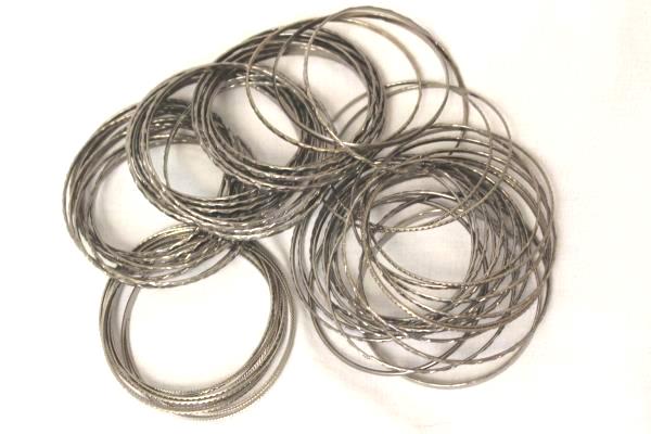 Huge Lot of 1.70 Lbs Of Bangle Bracelets Metal Silver Black Gold Amount 160