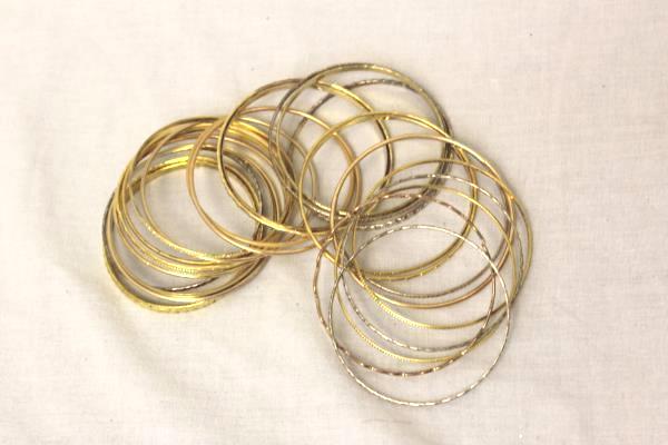 Huge Lot of 1.70 Lbs Of Bangle Bracelets Metal Silver Black Gold Amount 160