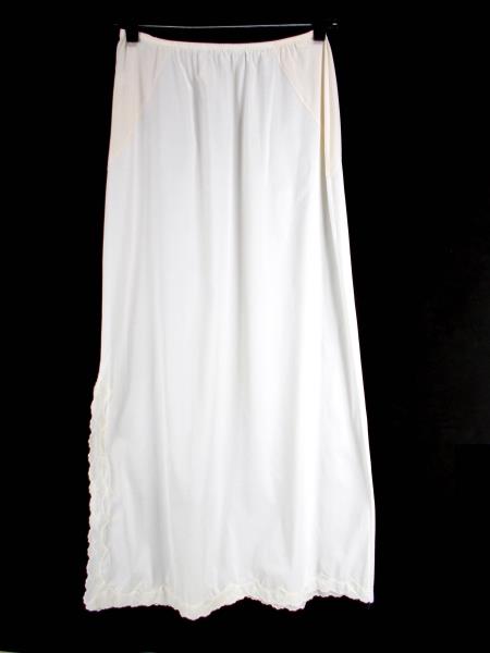 Vintage VAN RAALTE Ivory Nylon Skirt Slip Lace Embroidered Scallop Hem Size M
