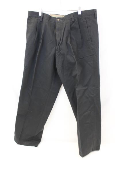 Dockers Men's Pants Black Khakis Classic Fit Pleated Size W38 x L29