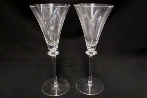 Set of 2 Fluted Champagne Glasses Elegant Etched Glass Formal Wedding Party