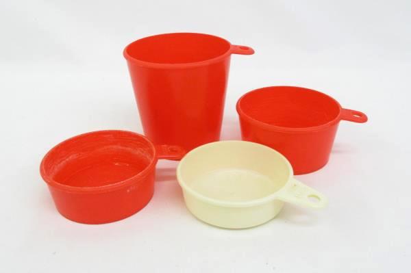 Vintage Lot of 7 Kitchen Utensils Metal & Plastic Strainer Measuring Cups Juicer