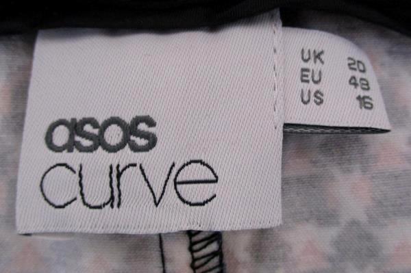 ASOS CURVE Woman's Geometric Pattern Flat Front Shorts Plus Size 16