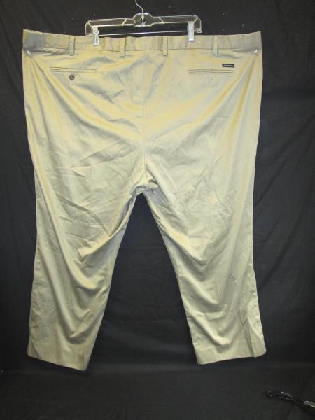 Men's Pants By Dockers Tan Khakis Men's Size D3 (Classic Fit) Pleated Front Back