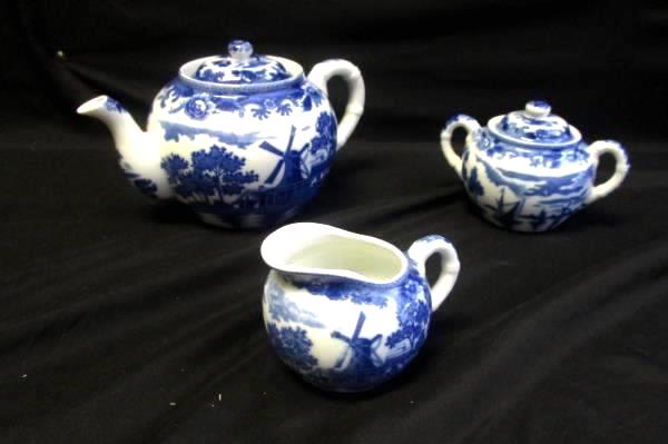 Lot of 5 Decorative Tea Pot Creamer Sugar Bowl Plates Blue White European Style
