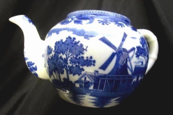 Lot of 5 Decorative Tea Pot Creamer Sugar Bowl Plates Blue White European Style