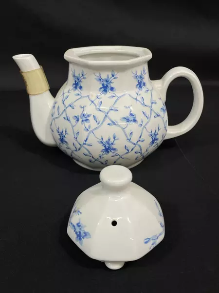 Toscany Collection Porcelain Teapot White Blue Flowers And Lattice