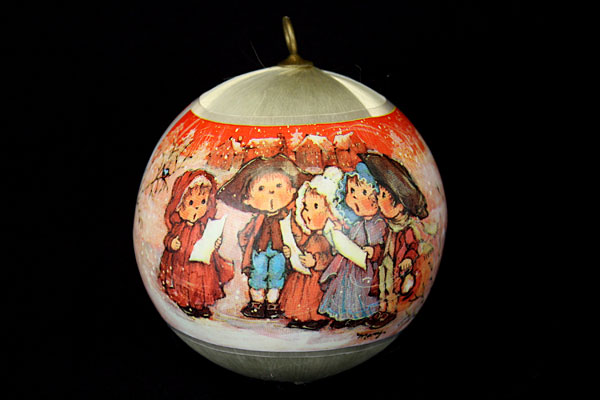 1976 Commemorative Carolers Silky Threaded Ball Ornament