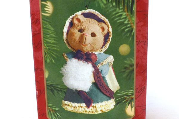 Hallmark Keepsake Ornament Granddaughter 2001 Sculpture in Box