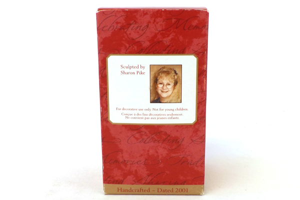 Hallmark Keepsake Ornament Granddaughter 2001 Sculpture in Box