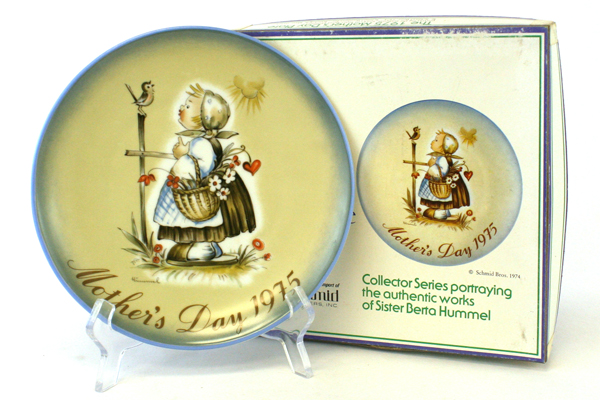 Schmid 1975 Message of Love Sister Berta HUMMEL Mother's Day Plate W. Germany