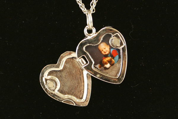 18" Silver Tone w Purple Rhinestone Magnetic Heart Locket
