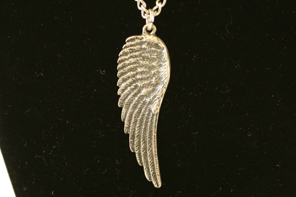 18" Silver Tone Chain w Blackened Silver Tone Wing Unisex