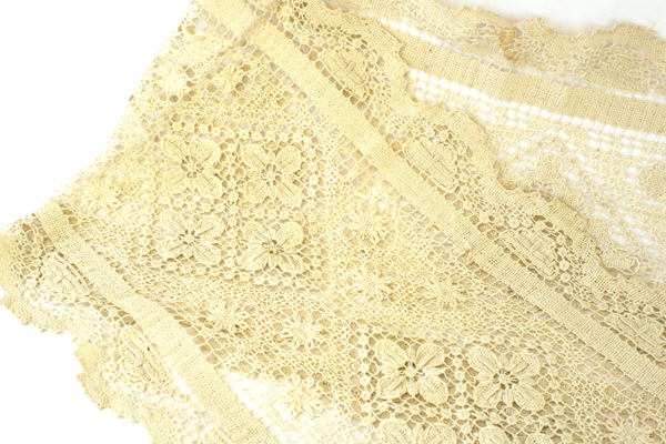 Early 1900s Beautiful Ecru Netted Mondano Thread Table Runner 48" by 14"
