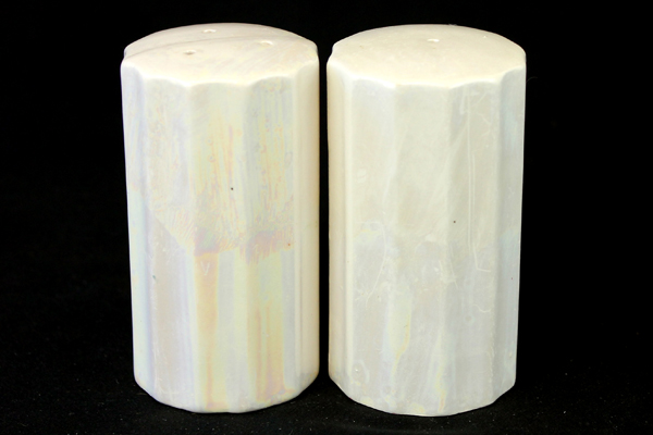 Vtg Iridescent White Salt And Pepper Shakers With Holly Sprigs Made In Japan