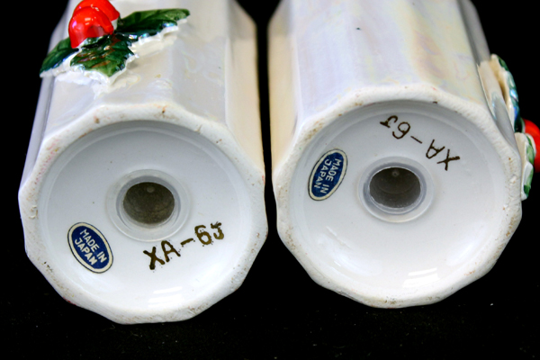 Vtg Iridescent White Salt And Pepper Shakers With Holly Sprigs Made In Japan