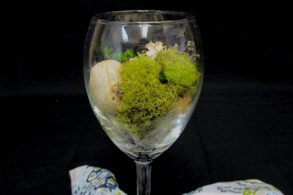 Set 4 Wine Glasses W/ Natural Earthy Filler Blue Green White Napkin Table Decor
