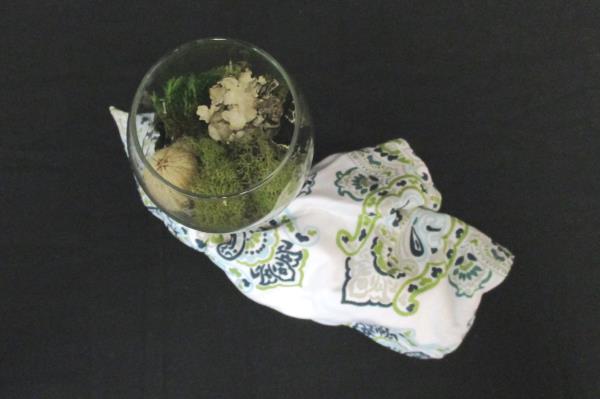 Set 4 Wine Glasses W/ Natural Earthy Filler Blue Green White Napkin Table Decor