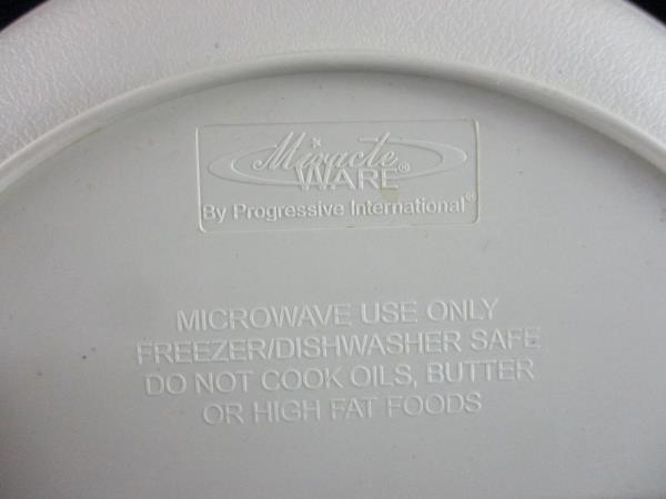 Lot of 2 Plastic Microwave Cooking Omelette Eggs Miracle Ware Progressive
