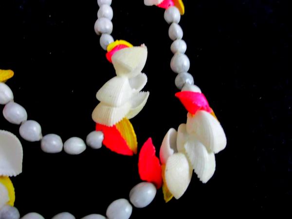 Vintage Authentic Clam Shell Dyed Pink Yellow Blue Seeds Necklace Natural Lei