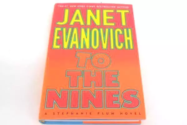 Lot of 2 Janet Evanovich Novels 12 Sharp To The Nines Stephanie Plum HCDJ