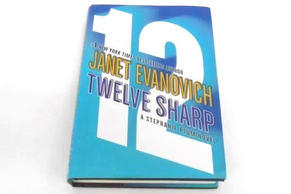 Lot of 2 Janet Evanovich Novels 12 Sharp To The Nines Stephanie Plum HCDJ