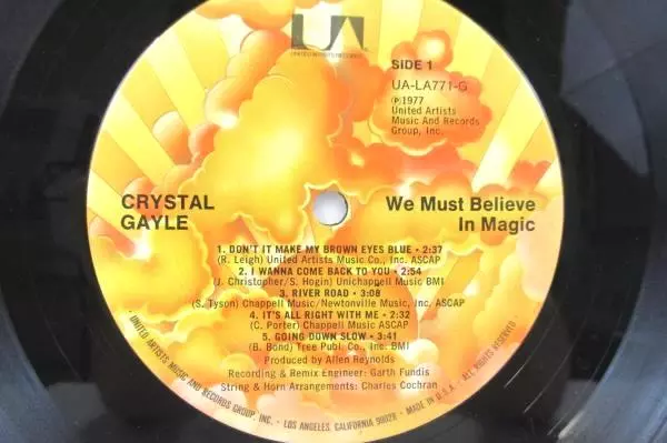 Crystal Gayle LP 33 RPM We Must Believe In Magic 1977 12"