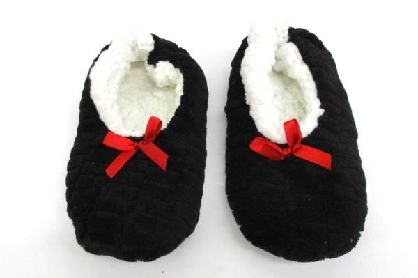 Girls Winter Accessories Lot Of 3 Piece Knit Hat Gloves Slippers Cheetah