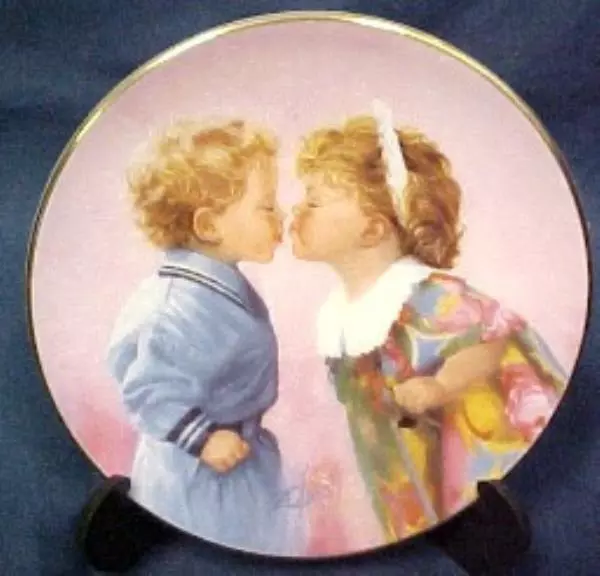 Donald Zolan TENDER HEARTS 3.25 In. Miniature Plate