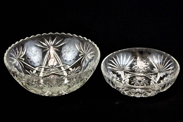 2: Vintage Anchor Hocking Medium Small Holiday Serving Bowls