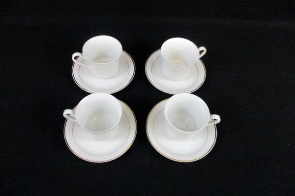 4 Gibson Designs Housewares White Tuxedo Gold Trim Gilt Fluted Teacups Saucers