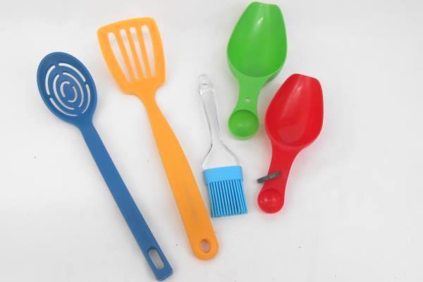 Kids In The Kitchen Lot- 2 Kid Cookbooks Measuring Cups Spoons Utensils
