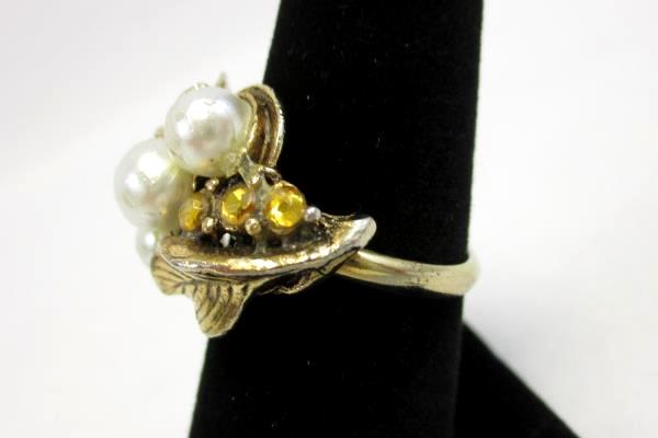 Vintage Adjustable Gold Tone Cluster Cocktail Costume Ring Faux Pearl Topaz 7.5