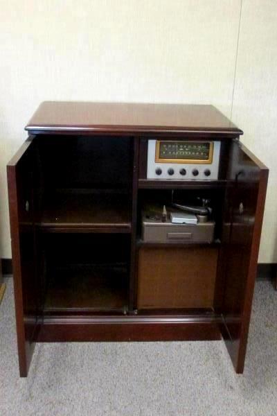 1940s Magnavox 272L Radio Turntable Mahogany Cabinet Console C148-21