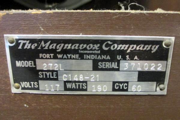 1940s Magnavox 272L Radio Turntable Mahogany Cabinet Console C148-21