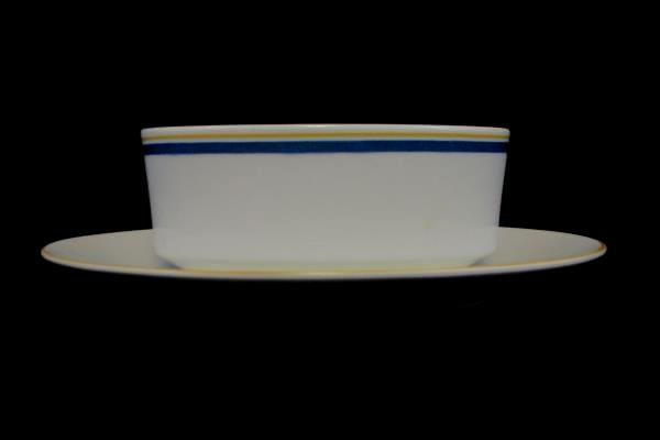 Villeroy & Boch China Carrousel Blue Gold Bands Gravy Boat Attached Underplate